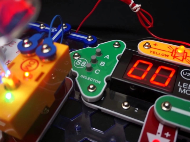 Snap Circuits Arcade Model SCA-200 Snap Circuits Arcade Model SCA-200