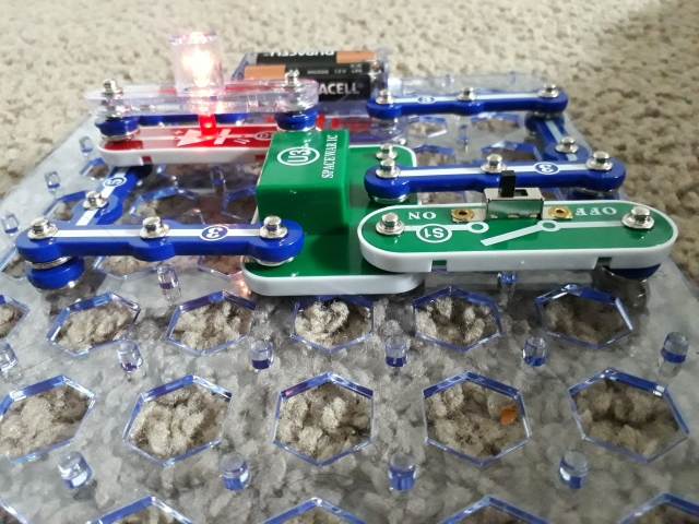 Two lamps controlled by space war IC