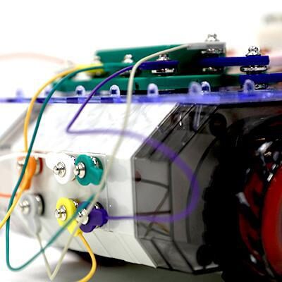 Frontal close-up of the Smart Rover by Elenco X Smart Factory